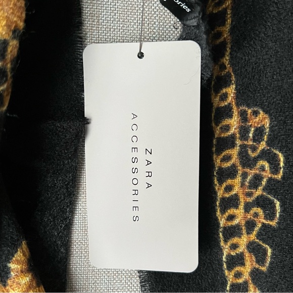 NWT Zara Women's Black/Brown/Yellow Chain Print Acrylic Rectangle Scarf - Picture 2 of 7